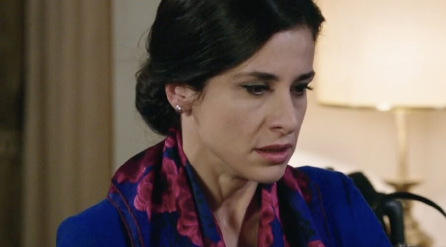 Lara Komar (Gloria Moreau) in una scena della puntata 126 de