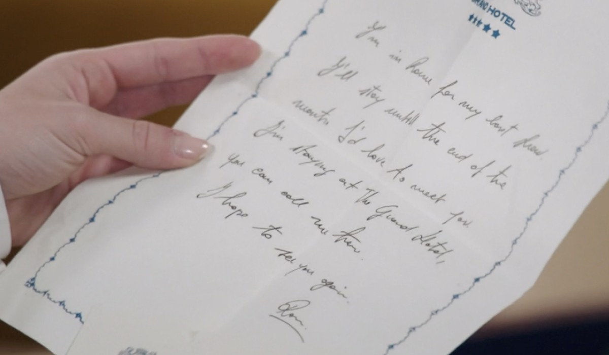 La lettera di Ron per Flora in una scena della puntata 132 de 