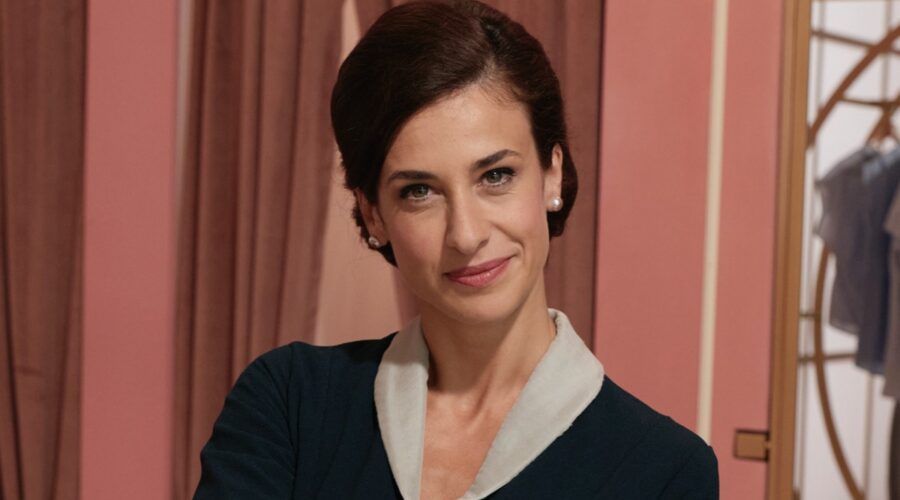 Lara Komar (Gloria Moreau) in un posato per