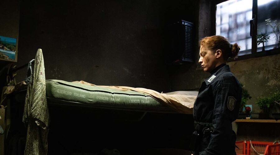 Isabella Ragonese in una scena della serie TV