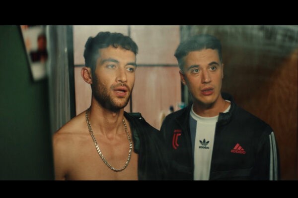 Ishmael (Yassine Ouaich) e JB (Ward Kerremans) in una scena di