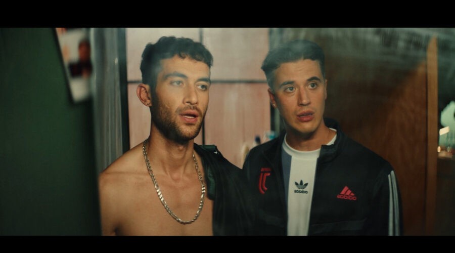 Ishmael (Yassine Ouaich) e JB (Ward Kerremans) in una scena di
