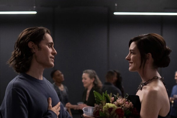 Da Sinistra Jared Leto e Anne Hathaway Nella Miniserie 