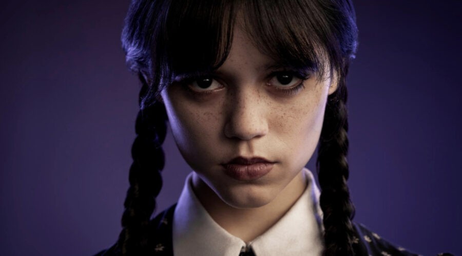 Jenna Ortega in una foto di scena di “Mercoledì”, la serie tv. Credits: Netflix.
