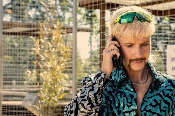 John Cameron Mitchell Interpreta Joe In 