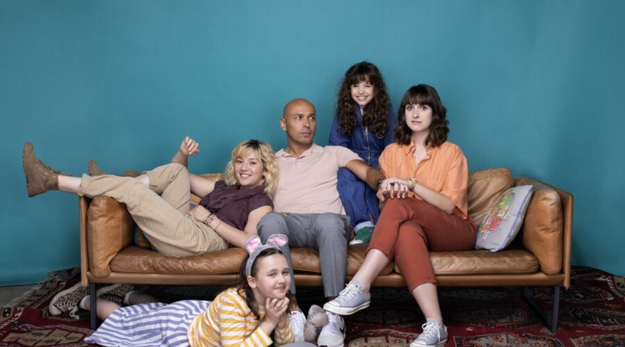 Da Sinistra: Liona Bordonaro (Clara) Eric Judor (Fred) Roxane Barrazuol (Romy), Midie Dreyfus (Midie Dreyfus) e Daphnée Côté Hallé (Emma) In