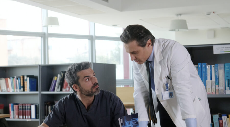 Da sinistra: Luca Argentero (Andrea Fanti) e Raffaele Esposito (Marco Sardoni) in una scena della prima stagione di 