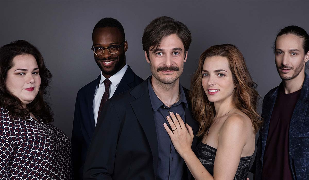 Lino Guanciale, Aurora Ruffino, Dario Aita, Claudia Marsicano e Livio Kone nella serie TV