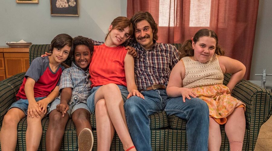 Lino Guanciale, Aurora Ruffino, Girum Felicani, Anna De Luca e Francesco Mandolini nella serie TV 