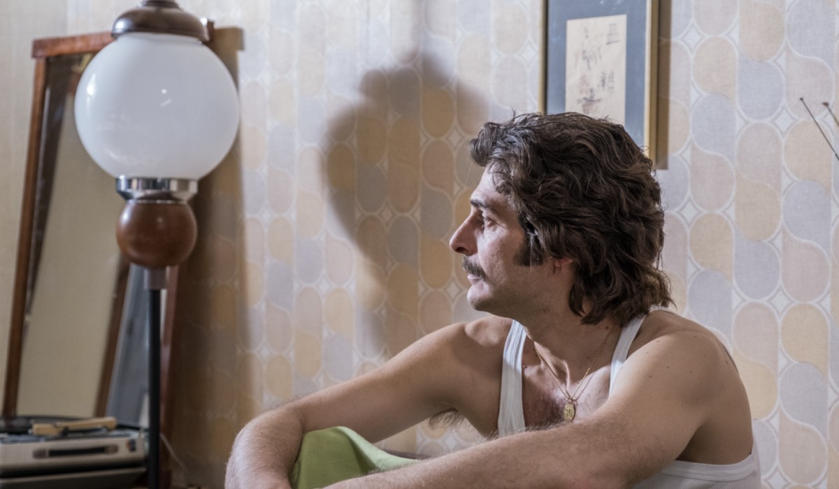 Lino Guanciale (Pietro Peirò) in una scena di