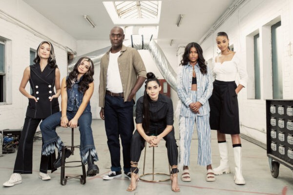 Il cast di “Resident Evil”. Da sinistra: Adeline Rudolph, Siena Agudong, Lance Reddick, Paola Nuñez, Tamara Smart, e Ella Balinska. Credits: Tatenda Chidora/Netflix.