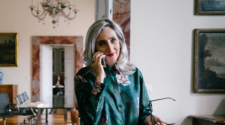 Lunetta Savino (Marina Battaglia) in una scena di