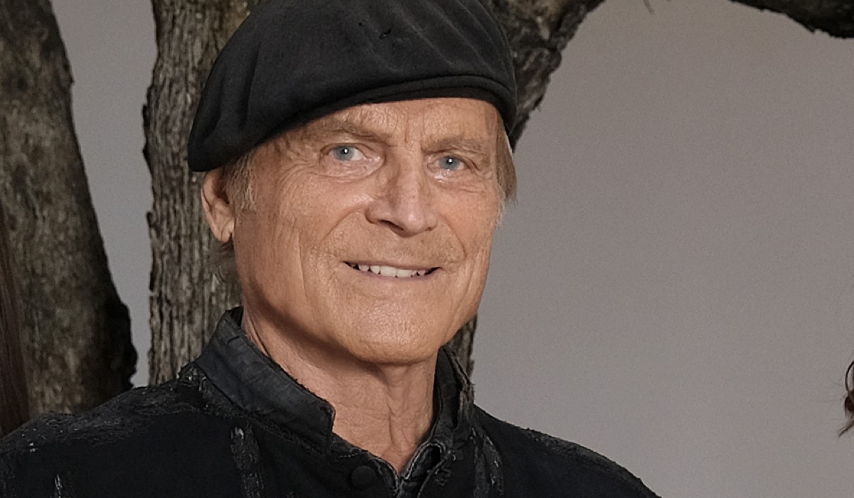 Terence Hill (Don Matteo) in un posato per 