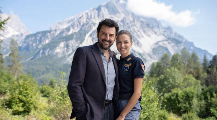 Da sinistra: Enrico Ianniello (Vincenzo Nappi) e Giusy Buscemi (Manuela Nappi) in un posato per 