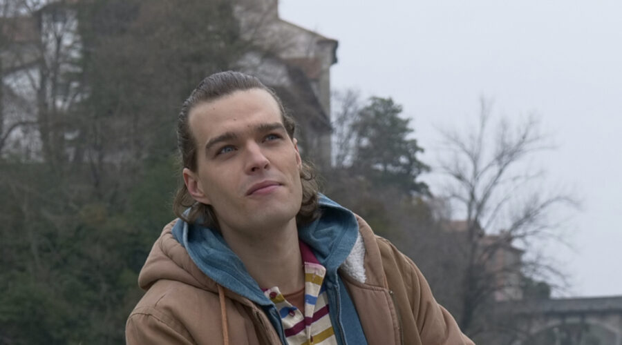 Riccardo Maria Manera (Eros Mazzuccato) in una scena di “Volevo fare la rockstar 2”. Credits: Rai