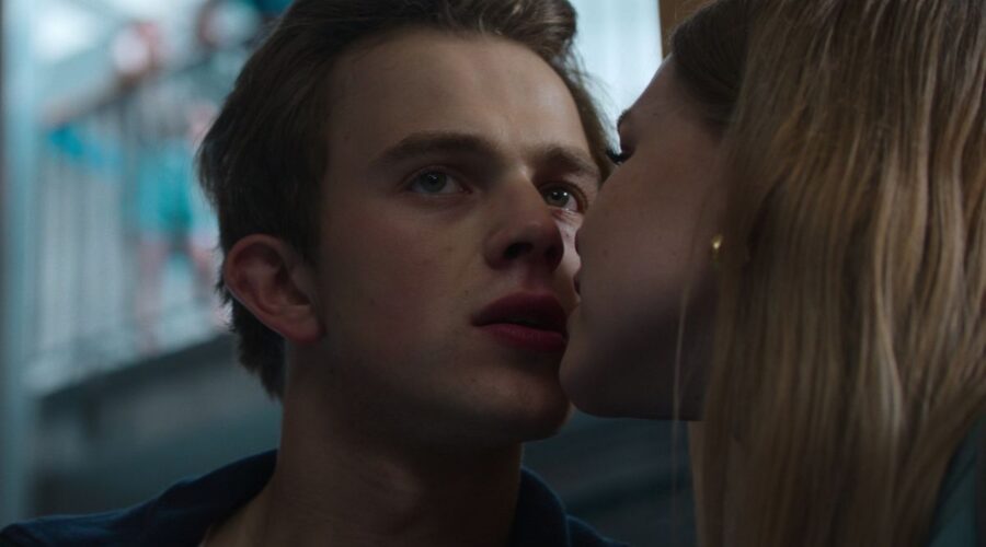 Adam (Krzysztof Oleksyn) E Kaya (Agata Labno) In Una Scena Di 