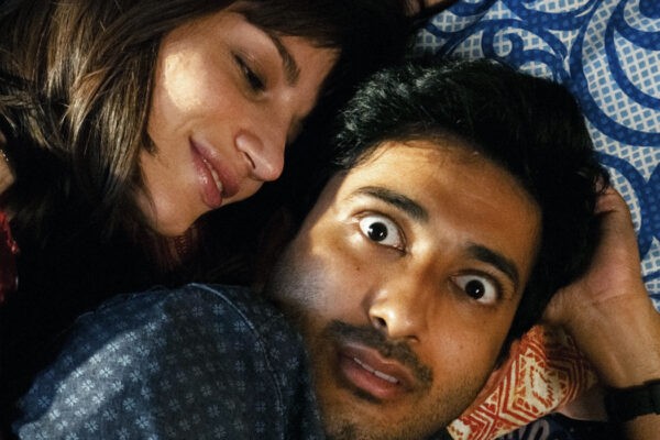 Da sinistra: Carlotta Antonelli e Phaim Bhuiyan in una scena di “Bangla - La Serie”. Credits: RaiPlay/Fandango.
