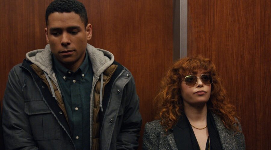 Da sinistra: Charlie Barnett (Alan) e Natasha Lyonne (Nadia) In Una Scena Di 