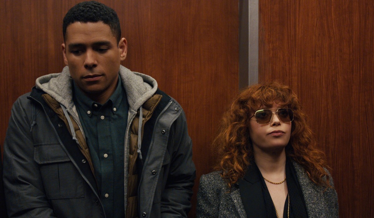 Da sinistra: Charlie Barnett (Alan) e Natasha Lyonne (Nadia) In Una Scena Di