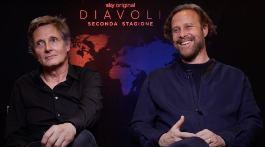 Nick Hurran e Jan Maria Michelini, registi di “Diavoli”. Credits: Cattura schermo/Sky.