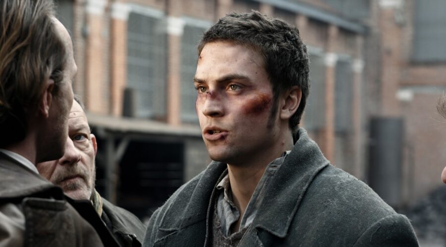 Louis Peres (Étienne Lantier) in una scena di 