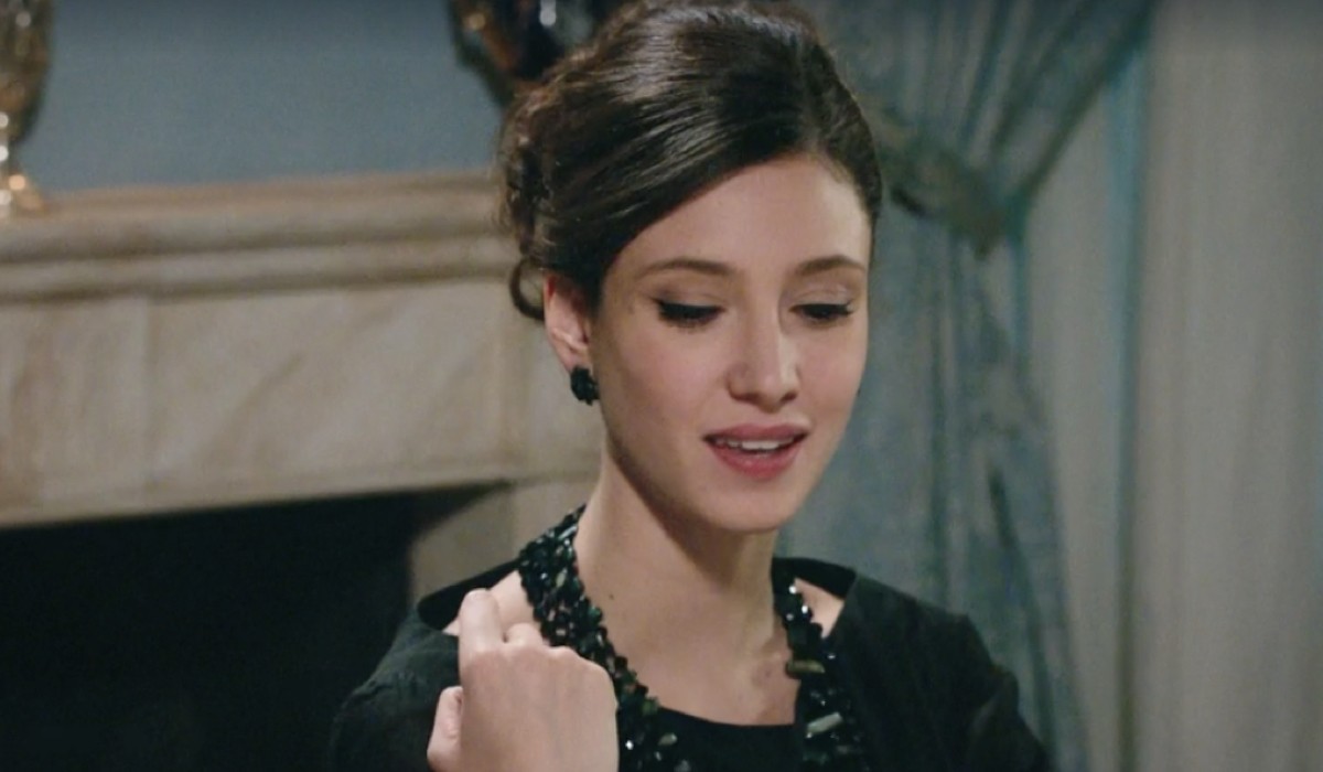 Lucrezia Massari (Flora Gentile Ravasi) in una scena della puntata 138 de 