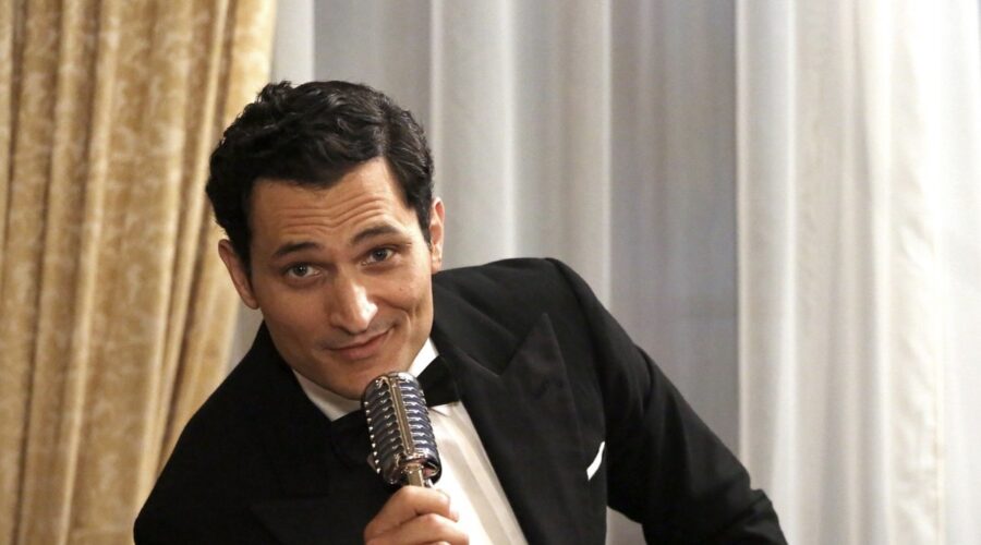 Alessandro Tersigni (Vittorio Conti) in un posato per