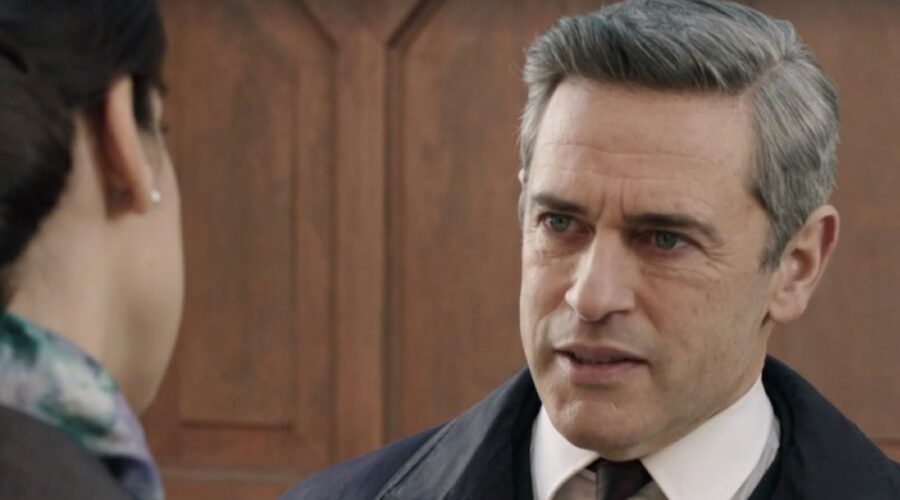 Massimo Poggio (Ezio Colombo) in una scena della puntata 148 de 