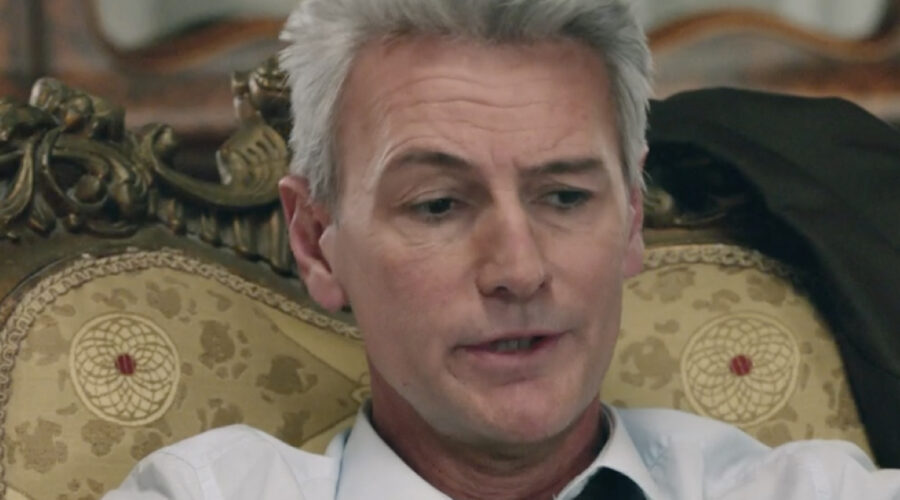 Roberto Farnesi (Umberto Guarnieri) in una scena della puntata 152 de