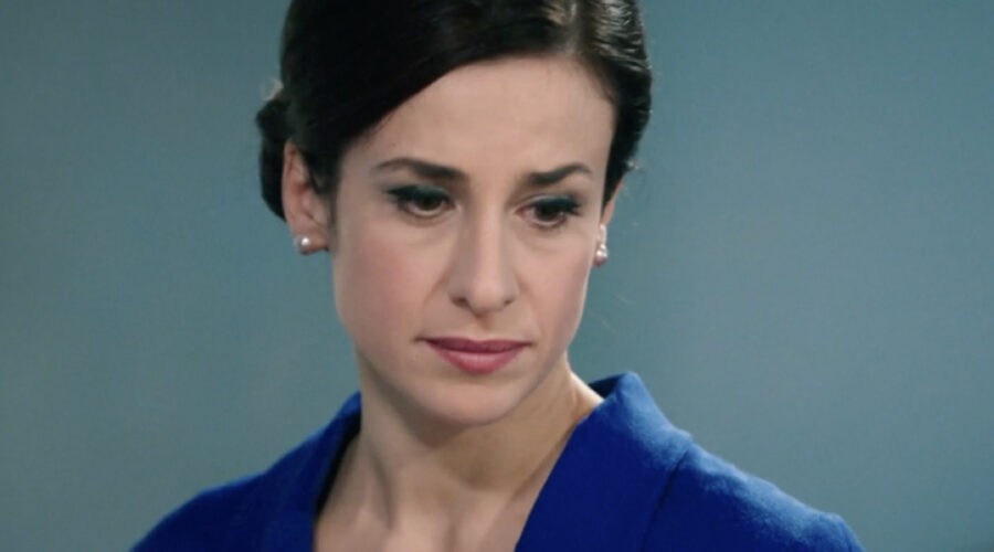 Lara Komar (Gloria Moreau) in una scena della puntata 139 de 