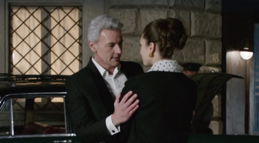Da sinistra: Roberto Farnesi (Umberto Guarnieri) e Lucrezia Massari (Flora Ravasi Gentile) in una scena della puntata 158 de 