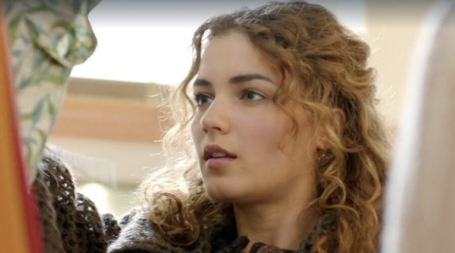 Giusy Buscemi (Teresa Iorio) in una scena della puntata 1 de ”Il Paradiso Delle Signore”. Credits: Rai.