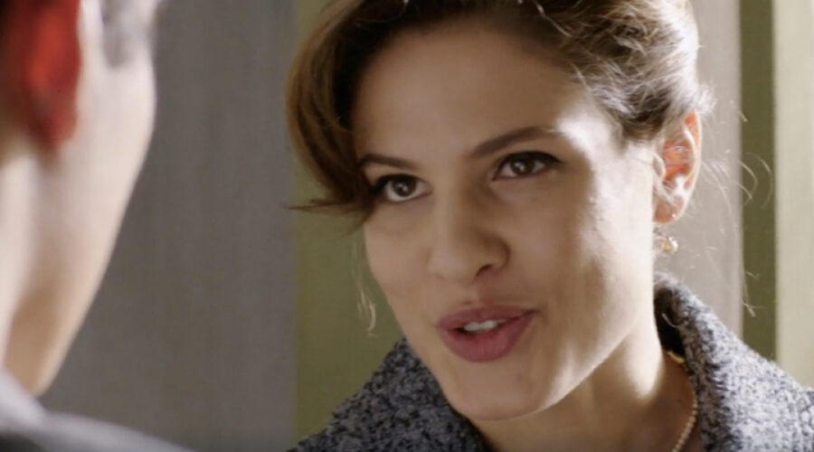 Giulia Vecchio (Anna Imbriani) in una scena della puntata 1 de