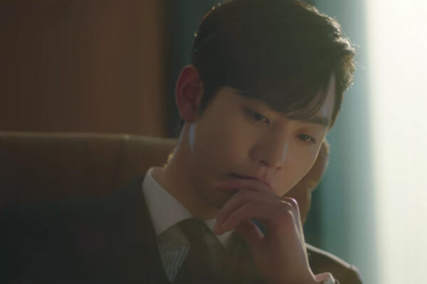 Kang Tae-mu (Ahn Hyo-seop) in una scena di