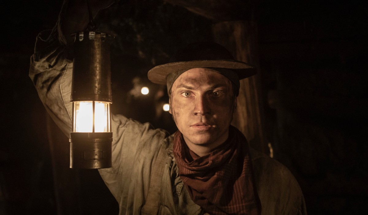 Louis Peres (Étienne Lantier) in una scena di