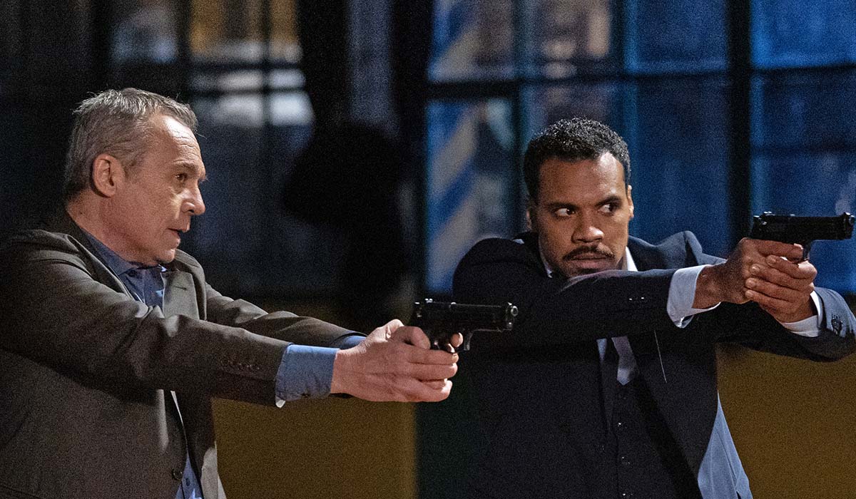 Da sinistra a destra: Claudio Amendola e Miguel Gobbo Diaz in una scena di