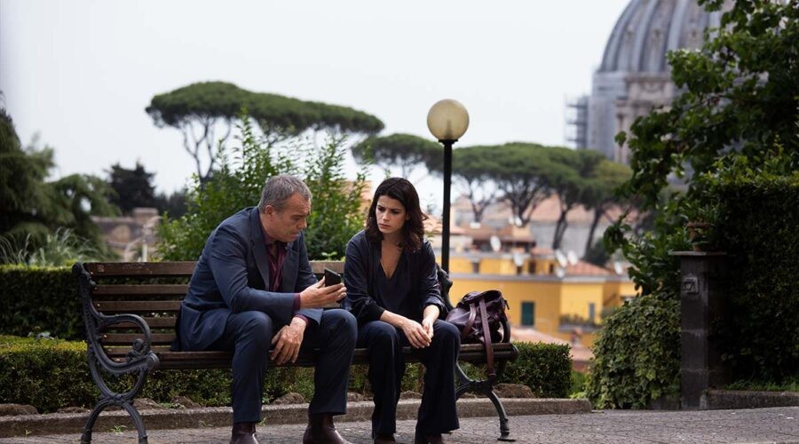 Da sinistra a destra: Claudio Amendola e Rosa Diletta Rossi in una scena di