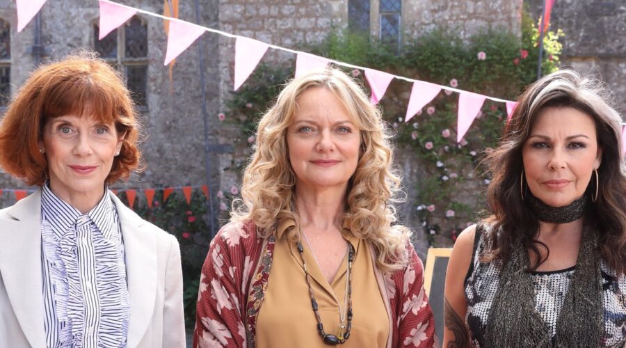 Da Sinistra: Siobhan Redmond E Sarah Woodward e Julie Graham Ne 