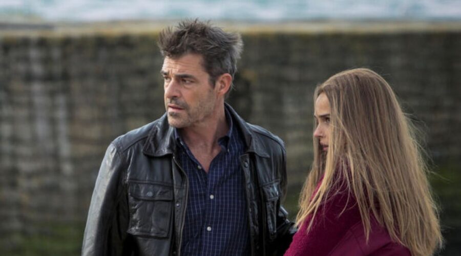 Thierry Neuvic e Camille Lou In Una Scena Di
