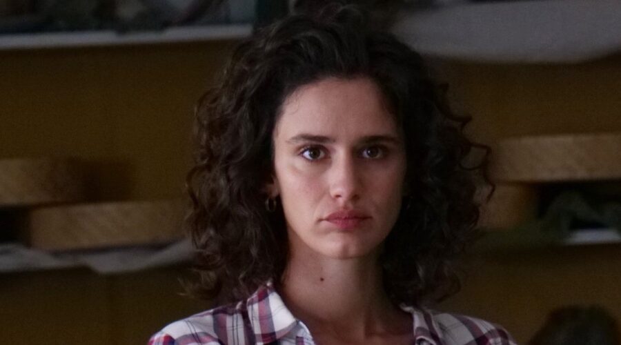 Valentina Bellè Interpreta Olivia In 