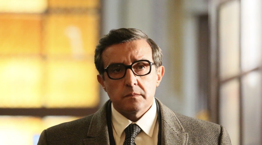 Flavio Insinna (Antonio Maglio) in una scena del film tv