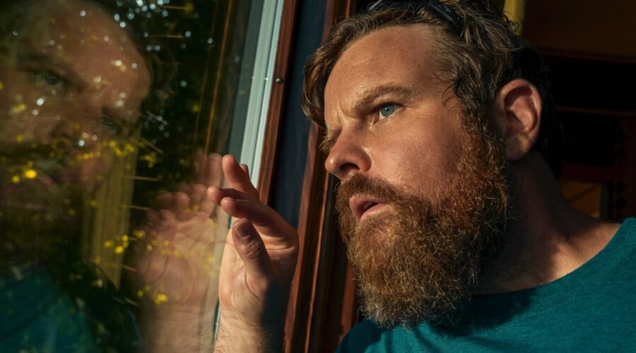 Adam Bartley (Byron) In Una Scena Di 