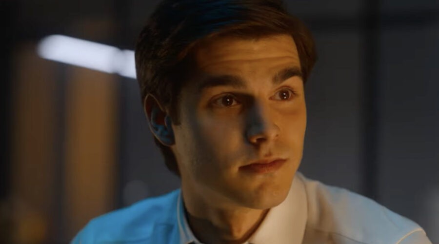 Álvaro Mel (Álex Ventura) in una scena del trailer spagnolo de