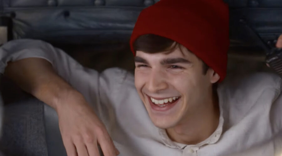 Álvaro Mel (Álex Ventura) in una scena del trailer spagnolo de 