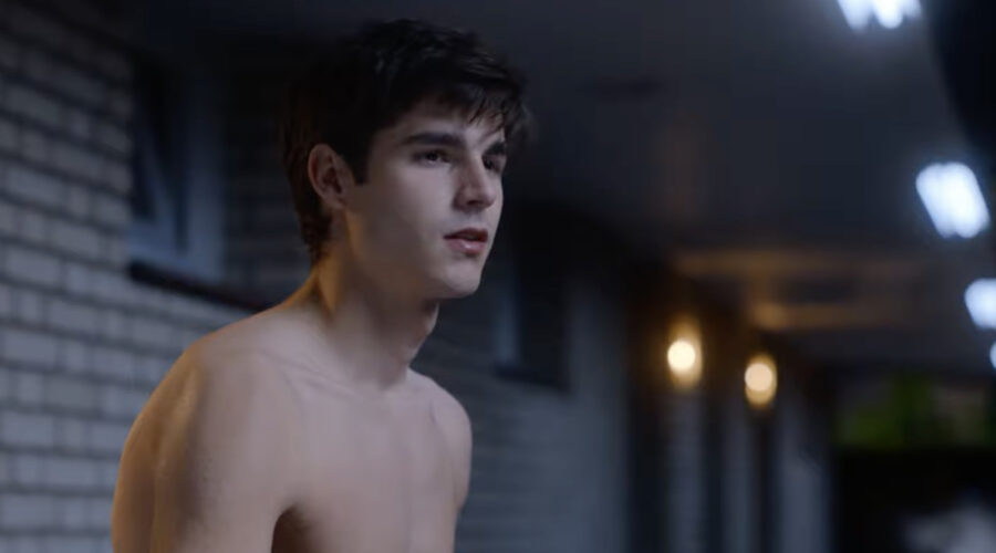 Álvaro Mel (Álex Ventura) in una scena del trailer spagnolo de 