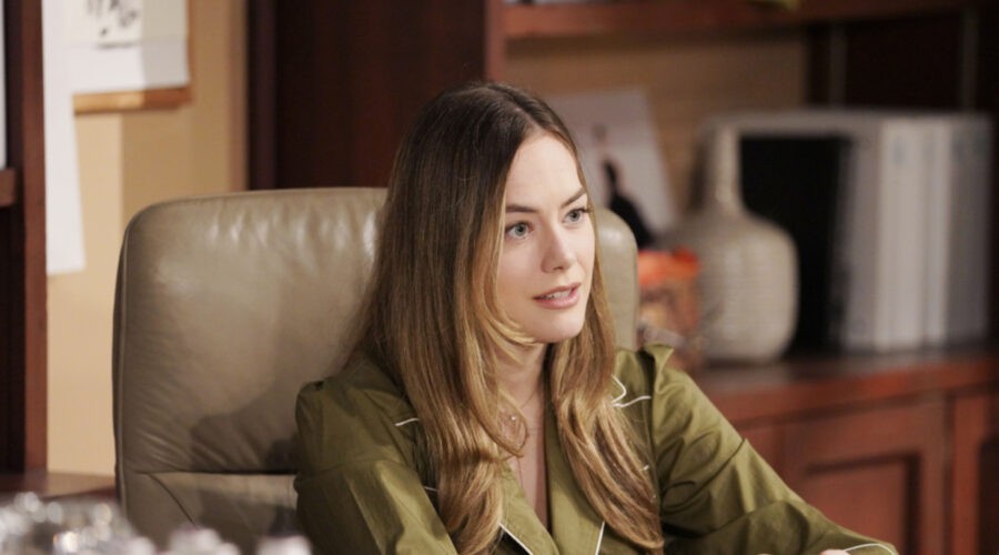 Annika Noelle (Hope Logan) in una scena di