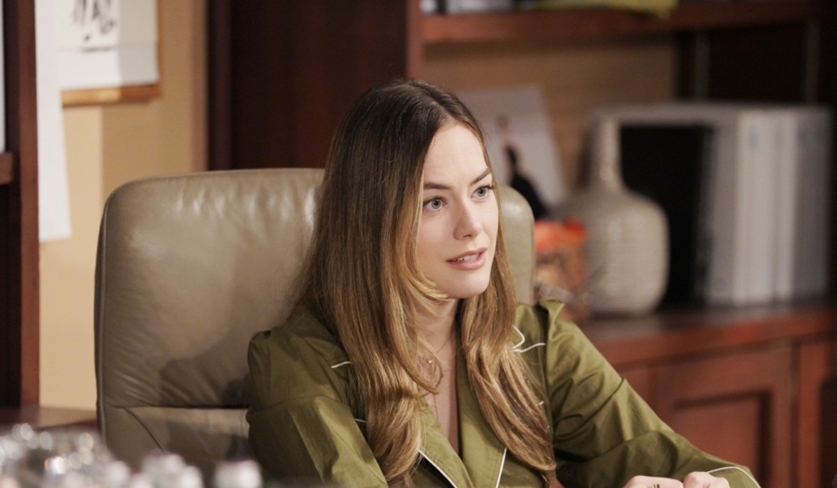 Annika Noelle (Hope Logan) in una scena di