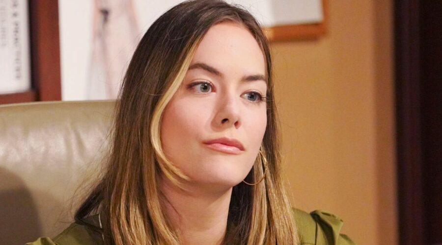 Annika Noelle Interpreta Hope Logan In
