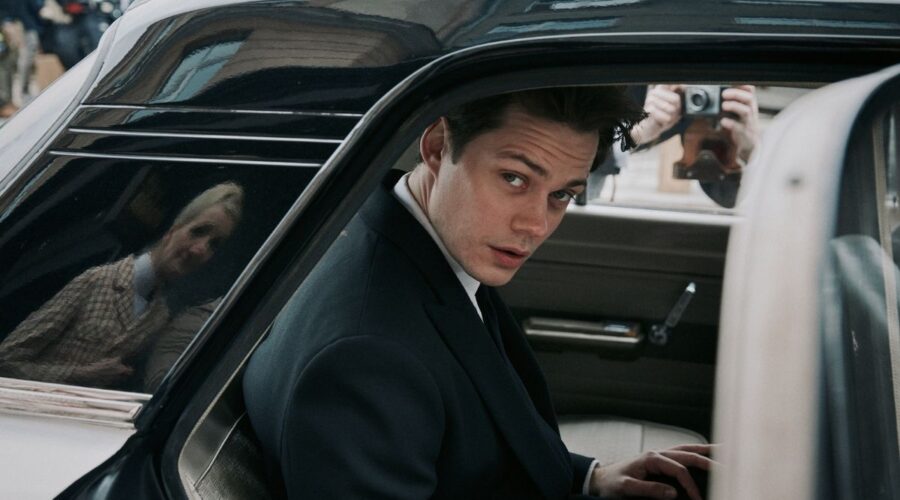 Clark Olofsson (Bill Skarsgard) In Una Scena Di 