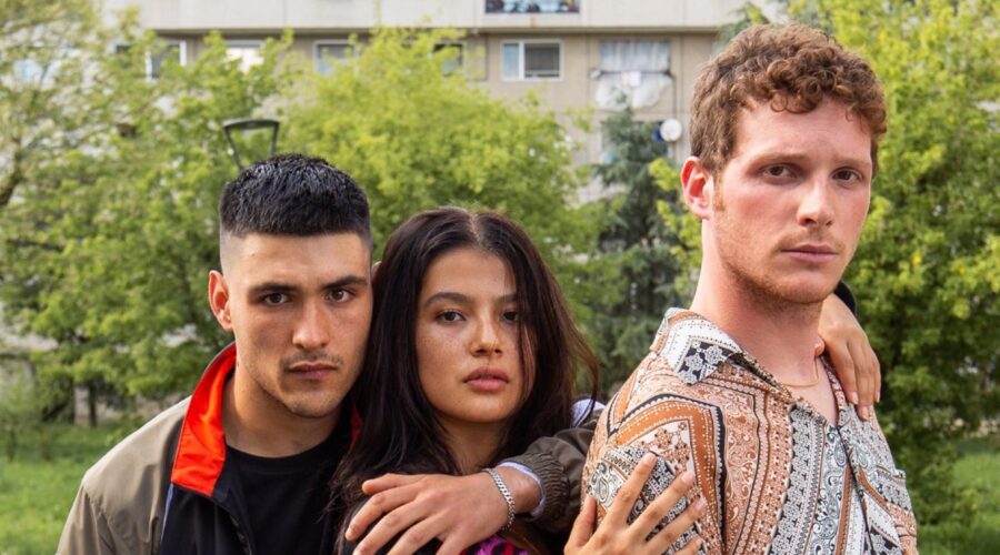 Da Sinistra: Andrea Dodero (Mahdi), Laura Osma (Bea) e Alessandro Pivani (Ludo) In